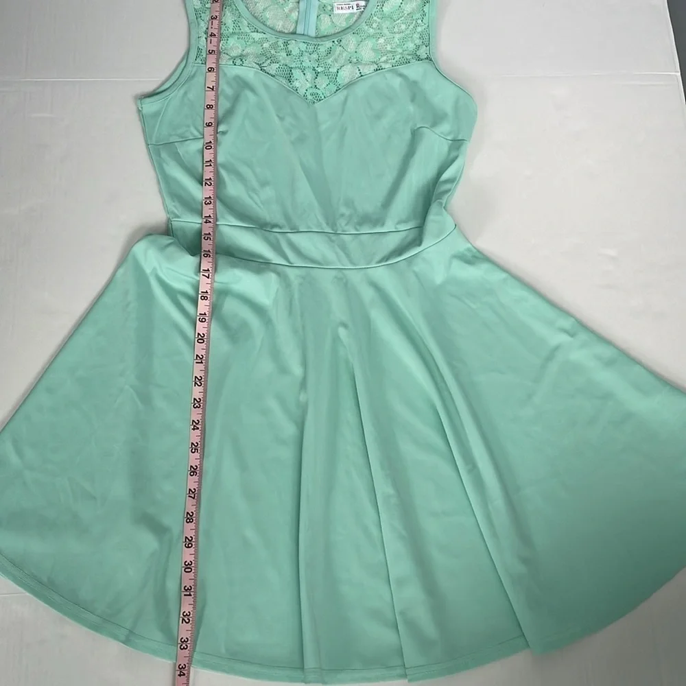 Green A-Line Sleeveless Lace Dress Medium